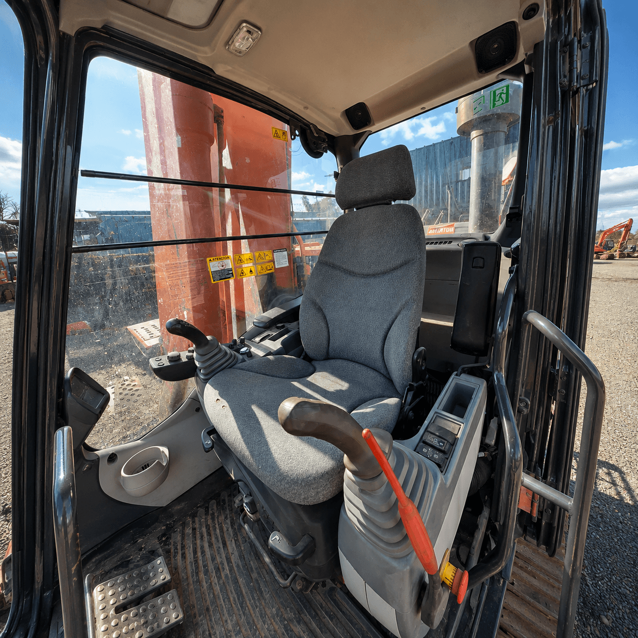EXCAVADORA HIDRAÚLICA ZX210 — foto 3